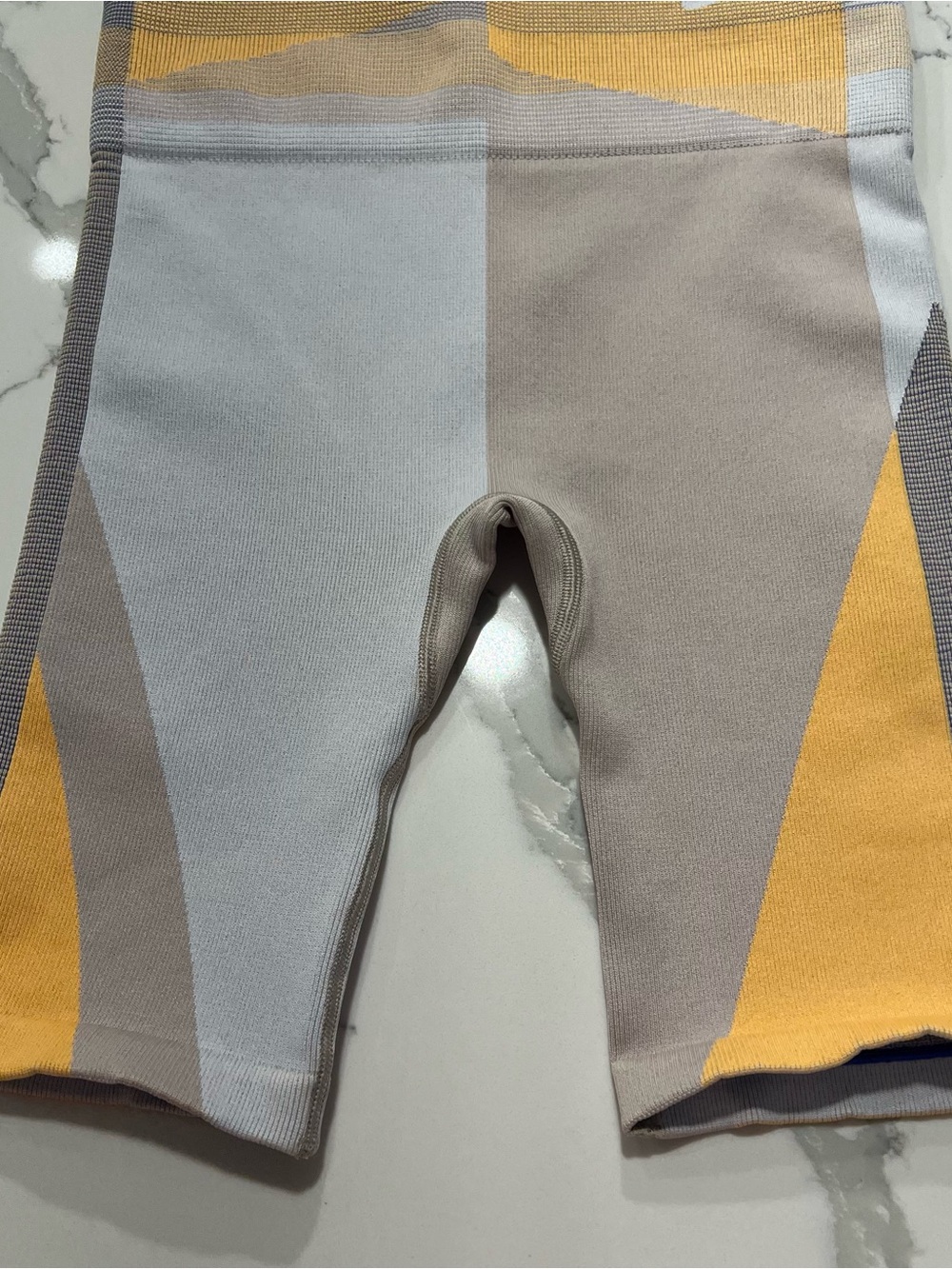 NIKE Women’s Color block Seamless Biker Shorts - Size M - Picture 4 of 9